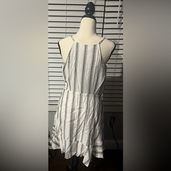 LYDELLE RUFFLE WRAP DRESS - Picture 3 of 5